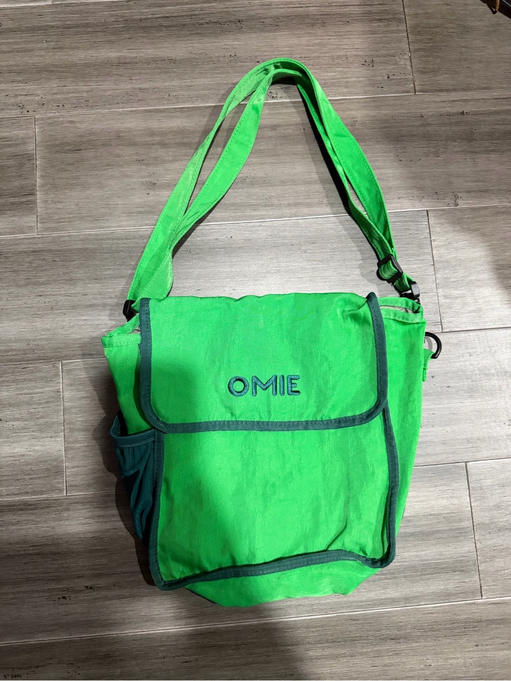 OMIE Bright Green Crossbody Lunchbag Tote